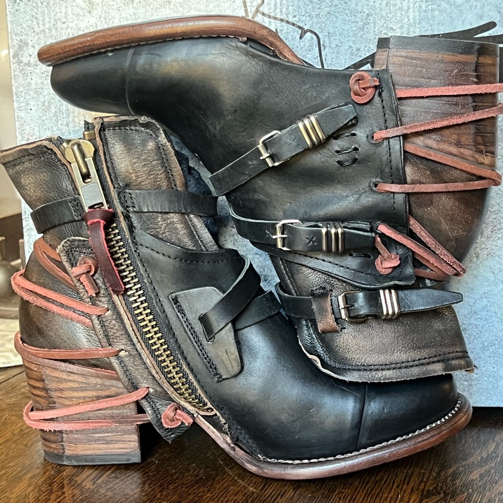 NIB- Black Crue Multi - Freebird by Steve Madden size 8